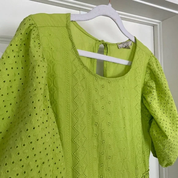 Astrid Europe Bound Green Eyelet Dress - Picture 6 of 8